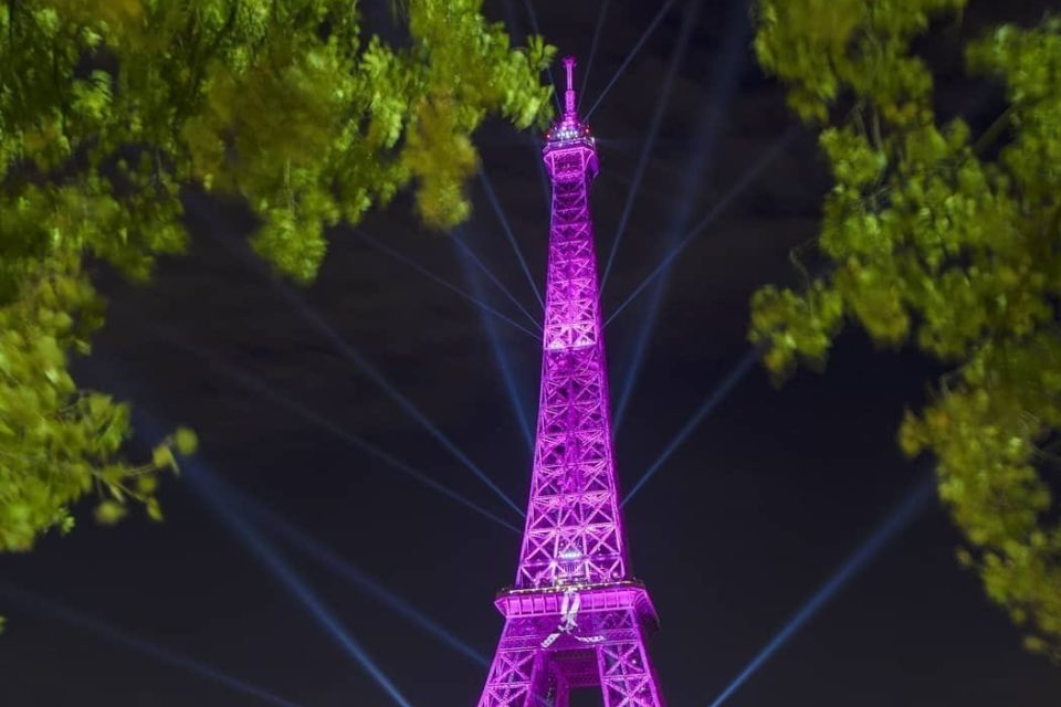 tour Eiffel rose le 1er octobre